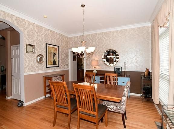 3rd image of 1356 Palisades Dr