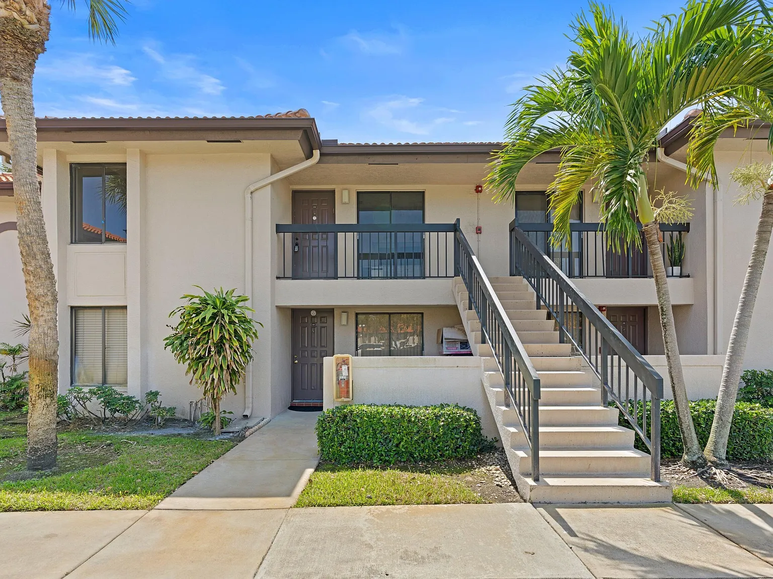 2 bed, 2.0 bath, 1200 sqft, $2,350 — Photo 2