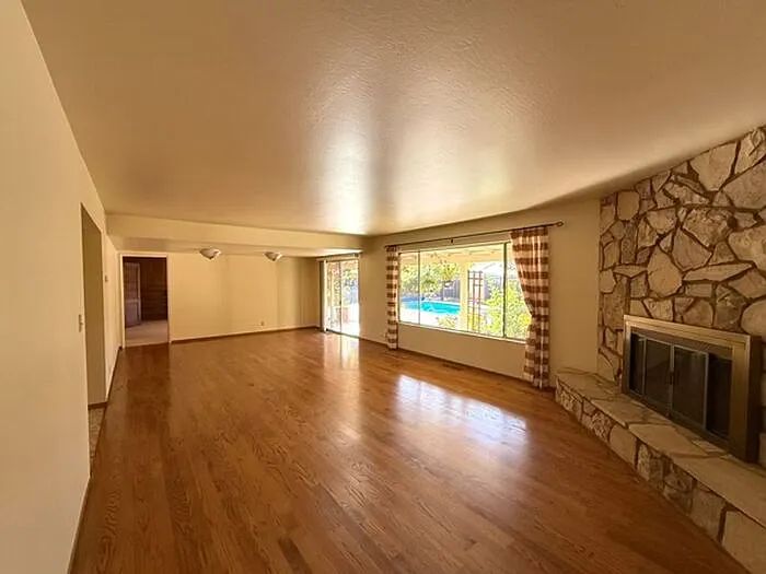 75 Stuart Ct — Photo 21