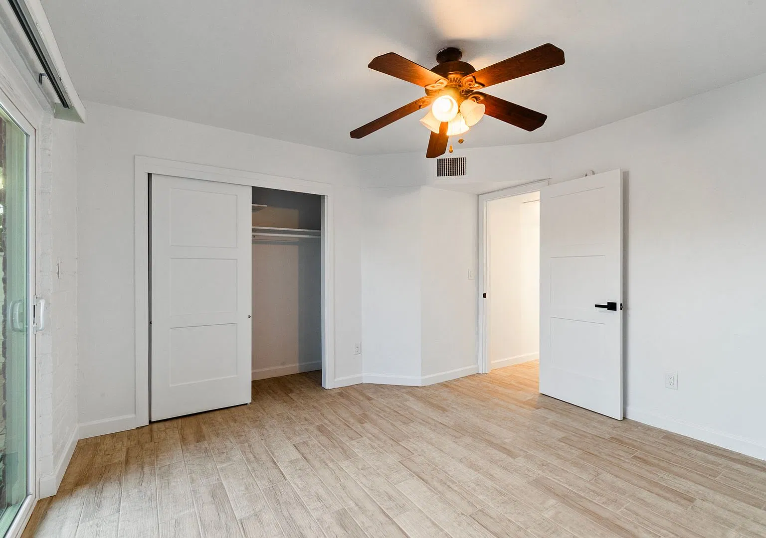 Completely remodeled Townhome near TMC — Photo 3