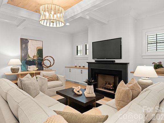 3rd image of 4328 Walker Rd