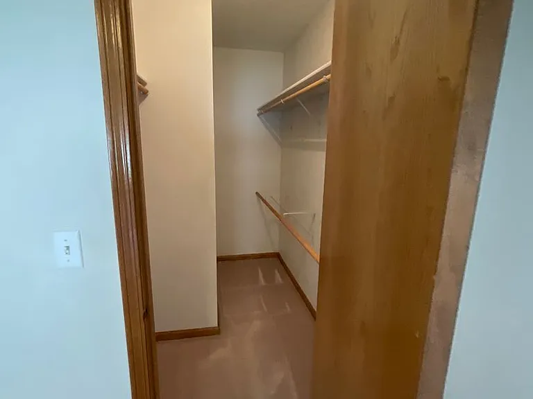 124-126 W Briarbrook Ln — Photo 9
