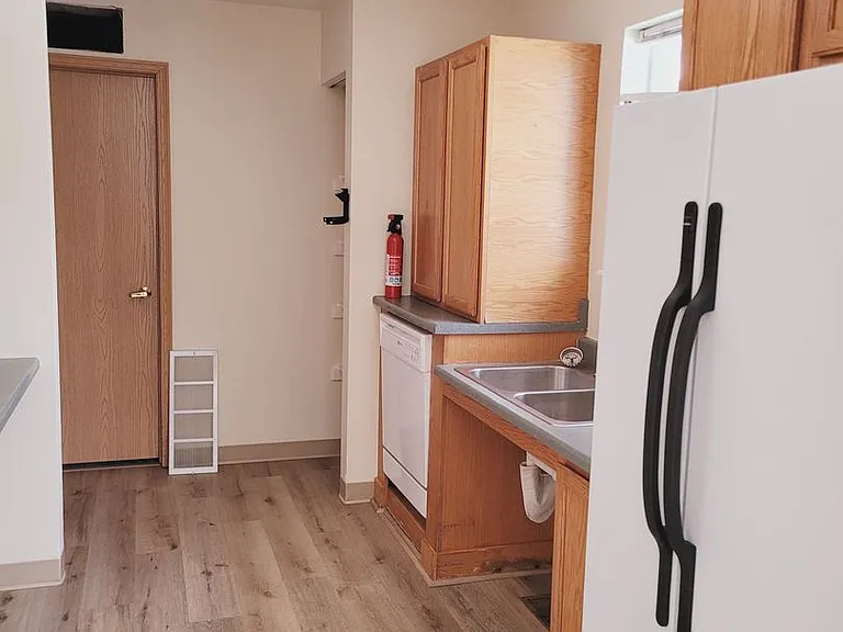Oak Street Town Homes — Photo 10