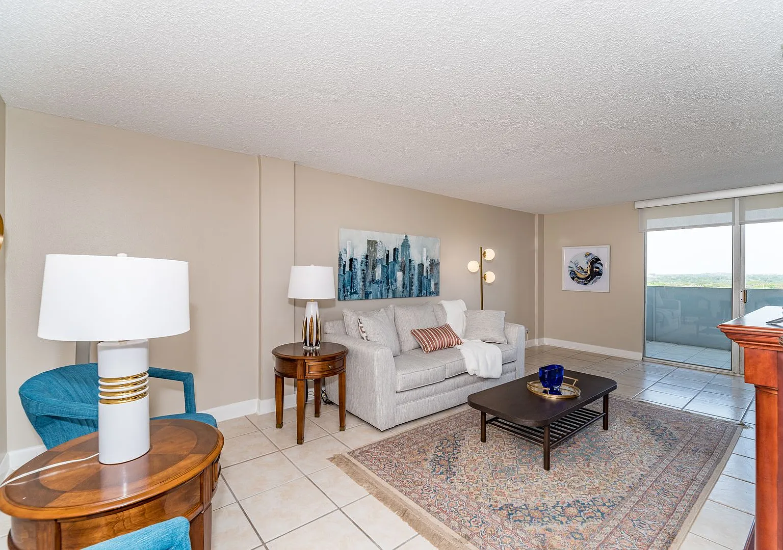 Beautiful 1-Bedroom Condo At Northview Tower — Photo 3