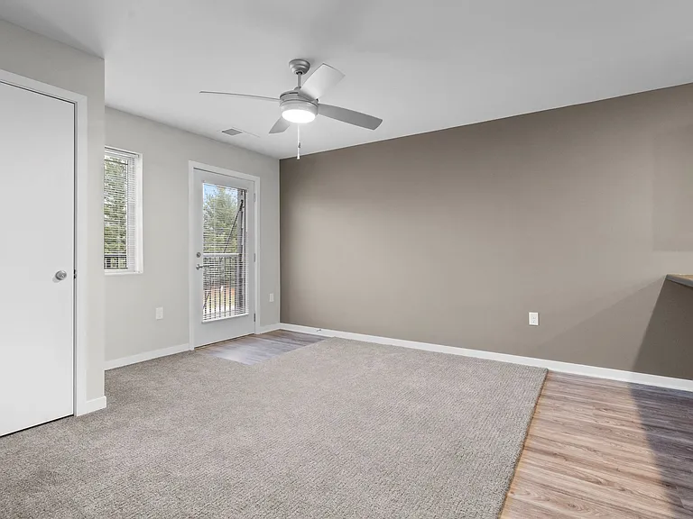 Coral North Apartments — Photo 11