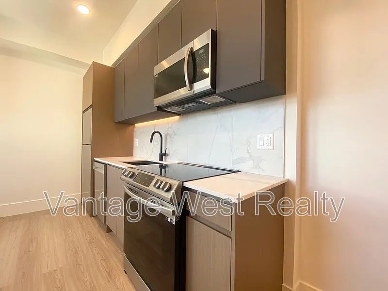 Studio, 1.0 bath, 374 sqft, $1,475 — Photo 3