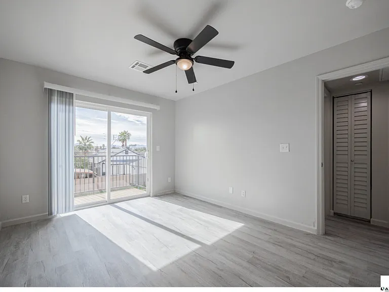 2121 W Adams St #B-B202 — Photo 11