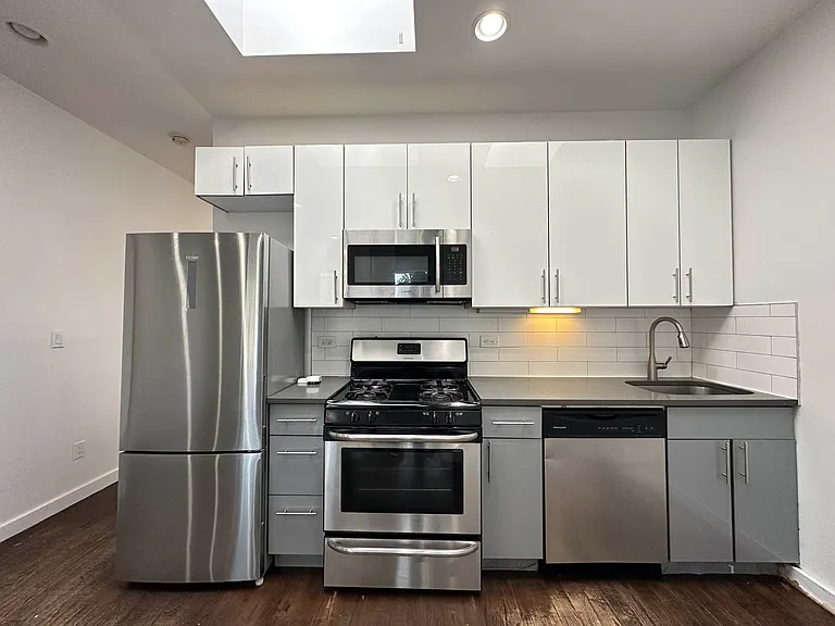 1108 Rogers Ave #2F — Photo 2