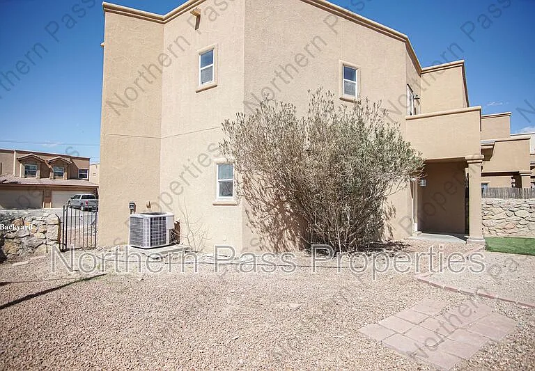 528 Green Village Ct #B — Photo 26