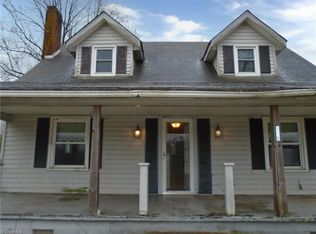 516 Hiatt Rd, Mount Airy, NC 27030