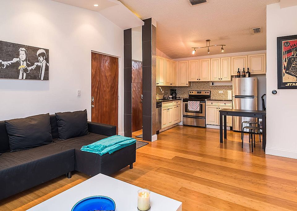 Living Room/Kitchen 
