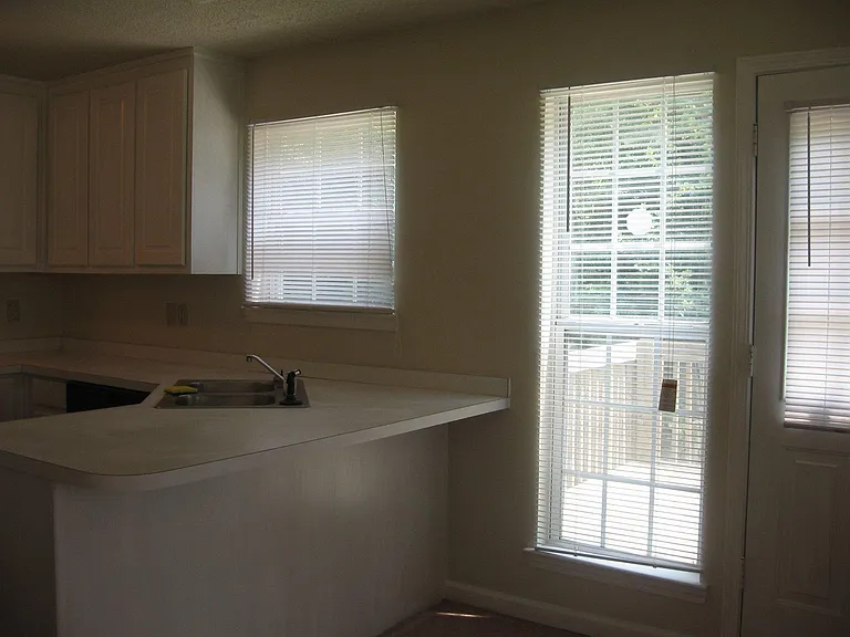 3255 Glen Hollow Dr — Photo 1