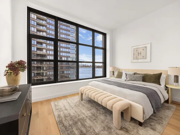 29 Huron Street image 5 of 21