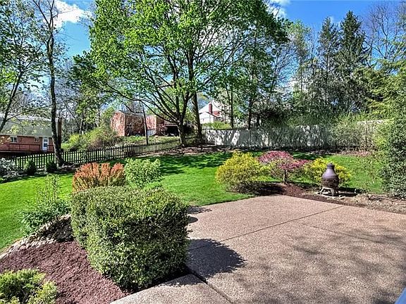 3rd image of 3451 Thornwood Dr