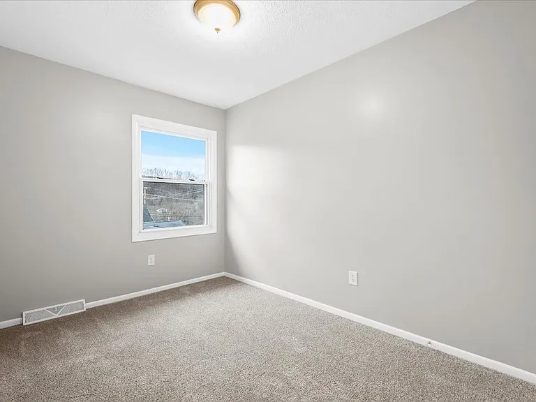 202D Stark Ave — Photo 17