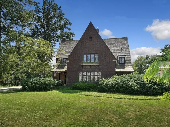 18129 W Clifton Rd, Lakewood, OH 44107