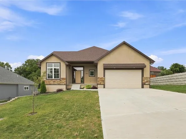 7402 Palmer Ave, Kansas City, MO 64133