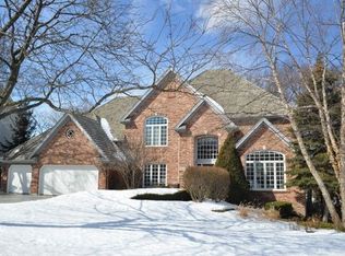 8808 Royal Swan Ln, Darien, IL