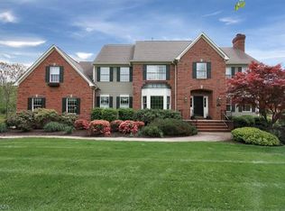 52 Governor Dr, Basking Ridge, NJ 07920