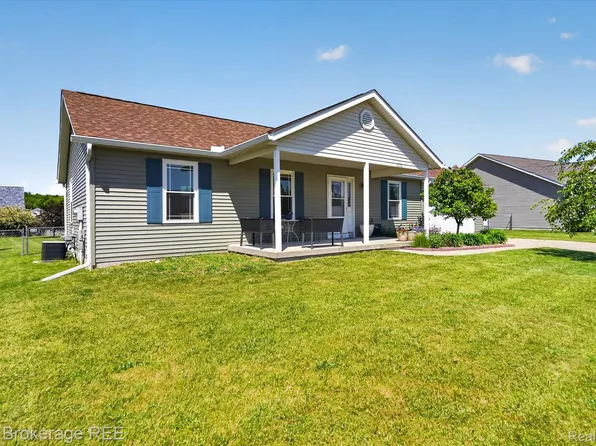 2092 Brier Crest Dr, Davison, MI 48423