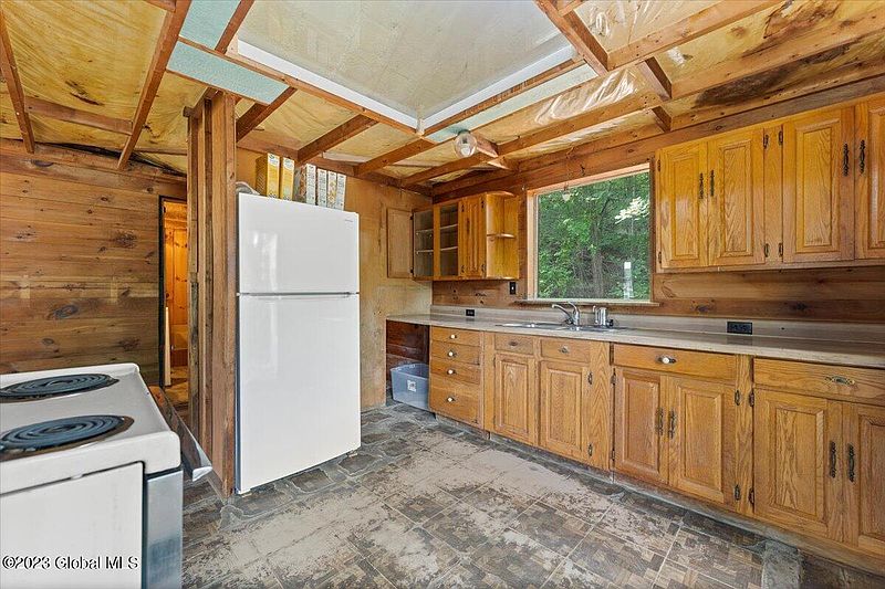 5th image of 575 Moon Hill Road