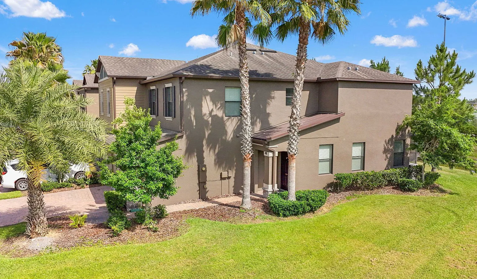 3 bed, 2.5 bath, 1801 sqft, $2,500 — Photo 3