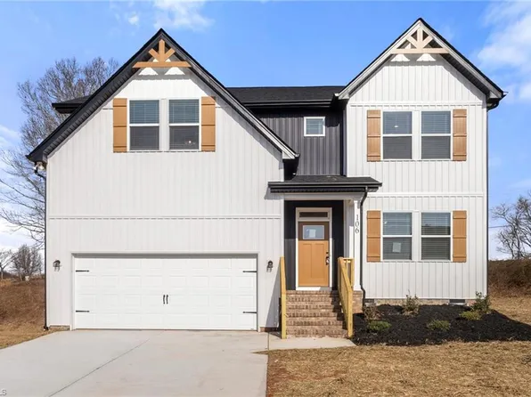 106 Indian Wells Ct, Harmony, NC 28634