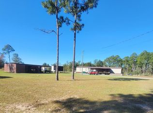 425 Coralvine Dr, Chipley, FL 32428