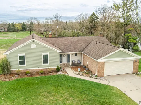 839 Spartan Dr, Rochester Hills, MI 48309