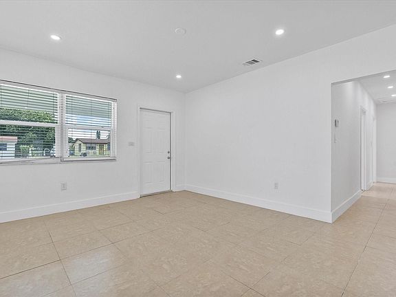 5th image of 940 Oriental Boulevard