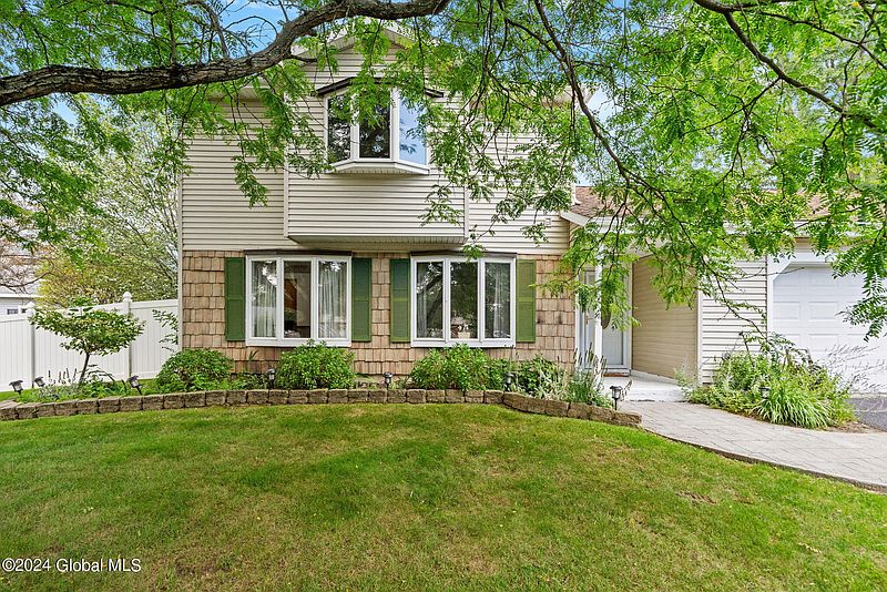 4th image of 109 Glengerry Circle