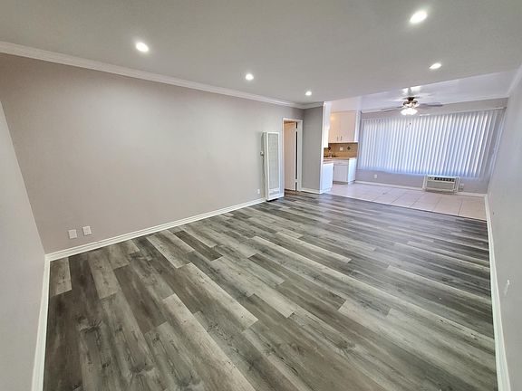 3rd image of 128 S Mariposa Ave #4