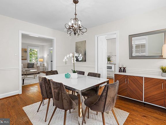 5th image of 4412 Butterworth Pl NW