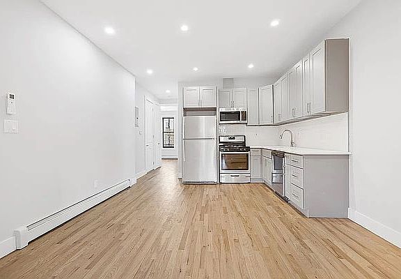3rd image of 1576 Eastern Pkwy APT 1
