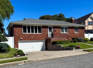 7 Dore Ct, Staten Island, NY 10310