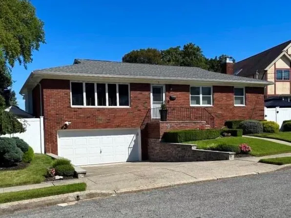 7 Dore Ct, Staten Island, NY 10310