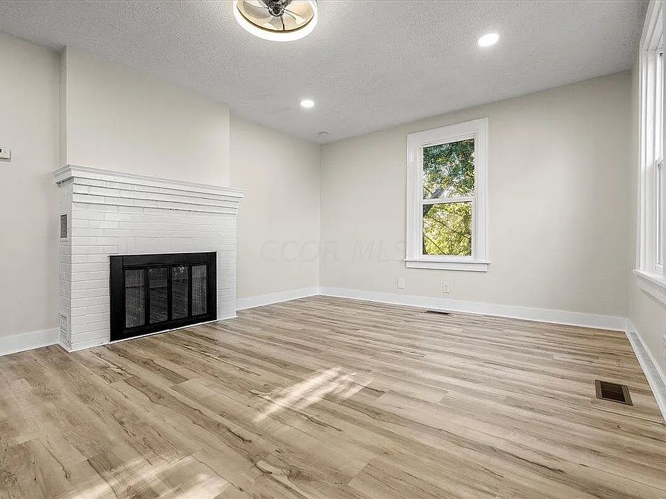 2nd image of 126 W Spring St