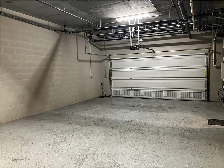 378 W Green St #131 — Photo 37