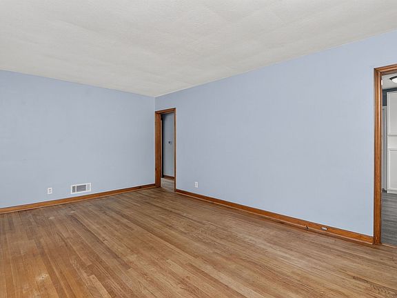5th image of 152 Tilton Park Dr