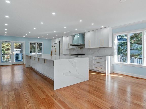 5th image of 1707 Bay St