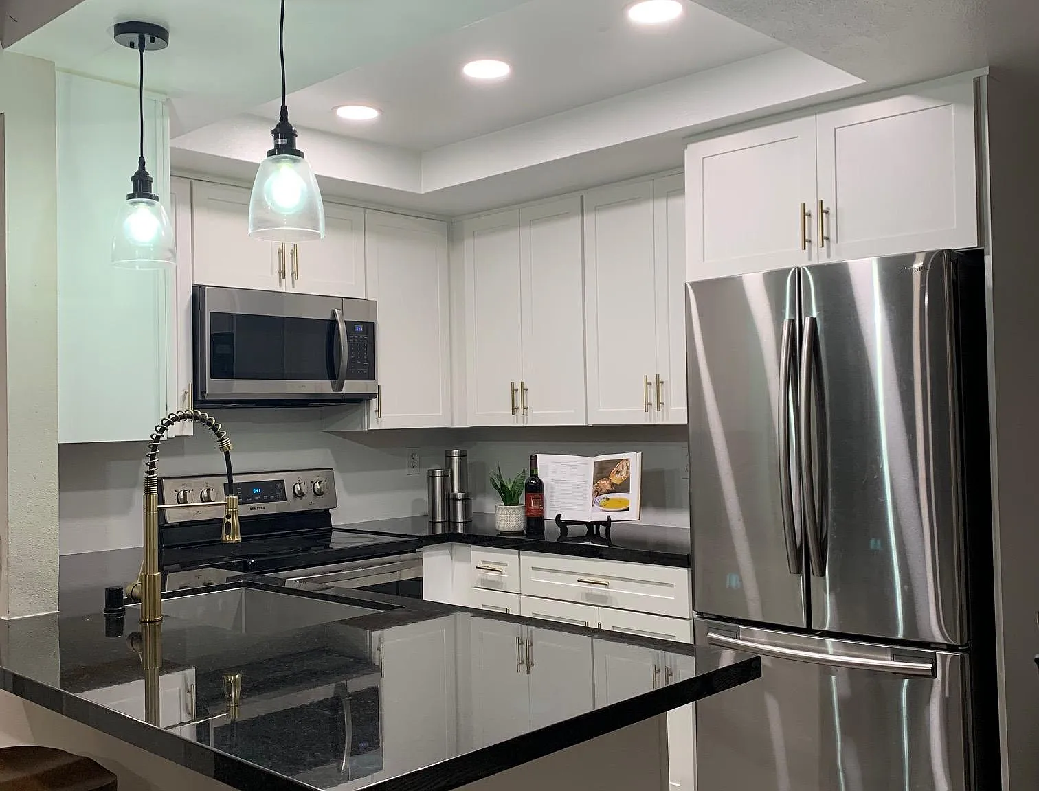 2 bed, 1.5 bath, 913 sqft, $3,795 — Photo 3
