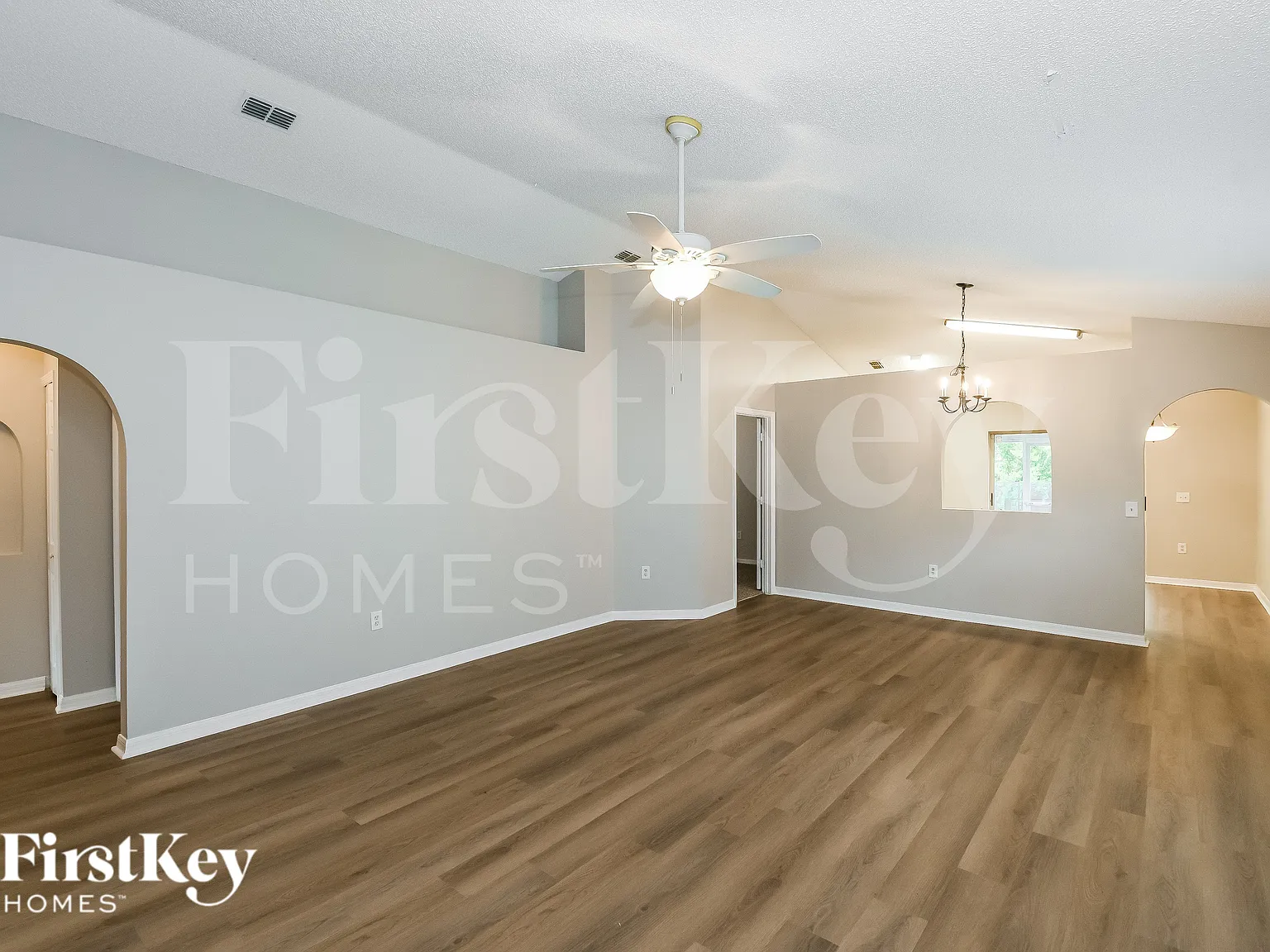 3 bed, 2.0 bath, 1292 sqft, $1,815 — Photo 3