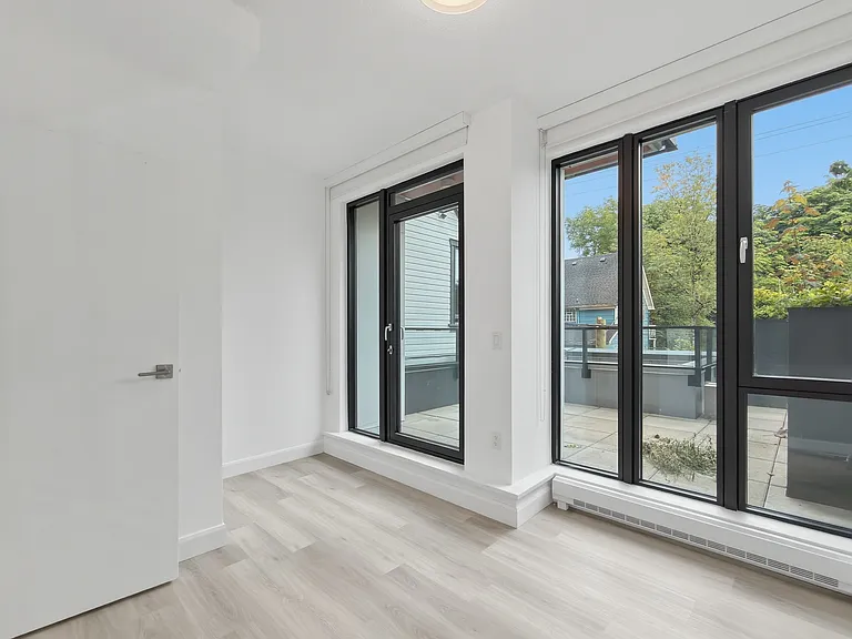 2511 Carolina St — Photo 89