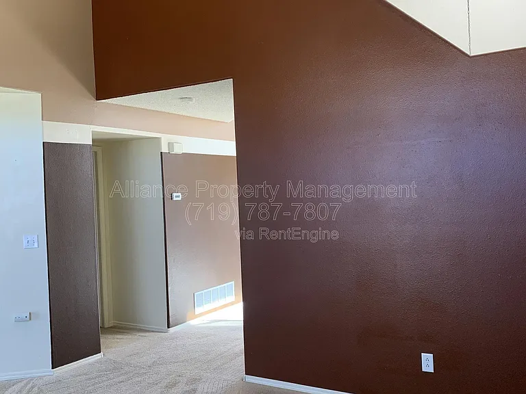 212 Oxbow Dr — Photo 10