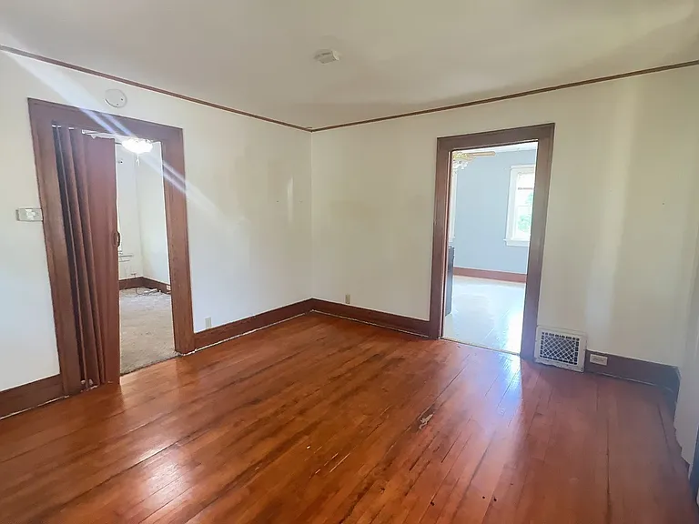 1005 S 5th Ave — Photo 10