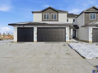 8910 Peregrine Rd, Lincoln, NE 68505