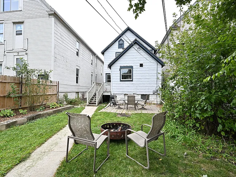 1970 N Farwell Ave — Photo 38