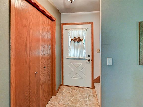4th image of 488 Basswood Ave