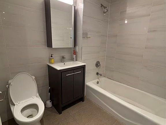 4th image of 4223 Parsons Boulevard #5D