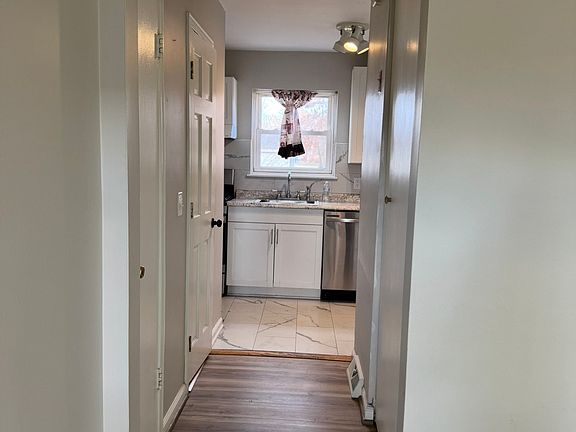 5th image of 418 Trippe Ave